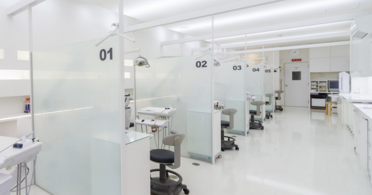 西鉄久留米駅から徒歩5分の歯医者・矯正歯科・インプラント「菊池歯科矯正歯科医院」|菊池歯科矯正歯科医院